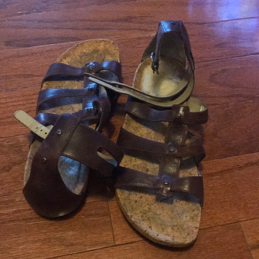 UGG SANDALS - Picture 3 of 3